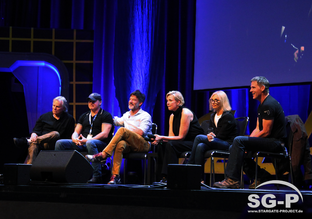 211 FedCon 31 - 2023 Sonntag - Stargate Group Panel - Ben Browder / Teryl Rothery / Amanda Tapping / Joe Flanigan / Michael Shanks / Richard Dean Anderson