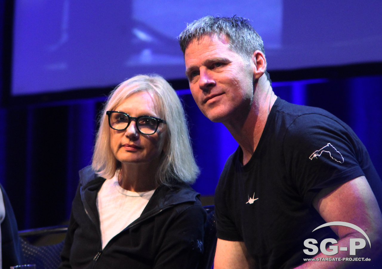 217 FedCon 31 - 2023 Sonntag - Stargate Group Panel - Ben Browder / Teryl Rothery