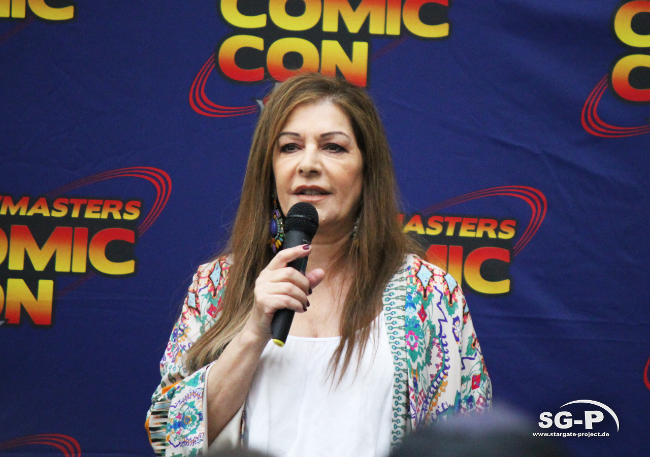 LFCC 2022 - Marina Sirtis - Stargate - Star Trek - London Film and Comic Con 2022 - 002