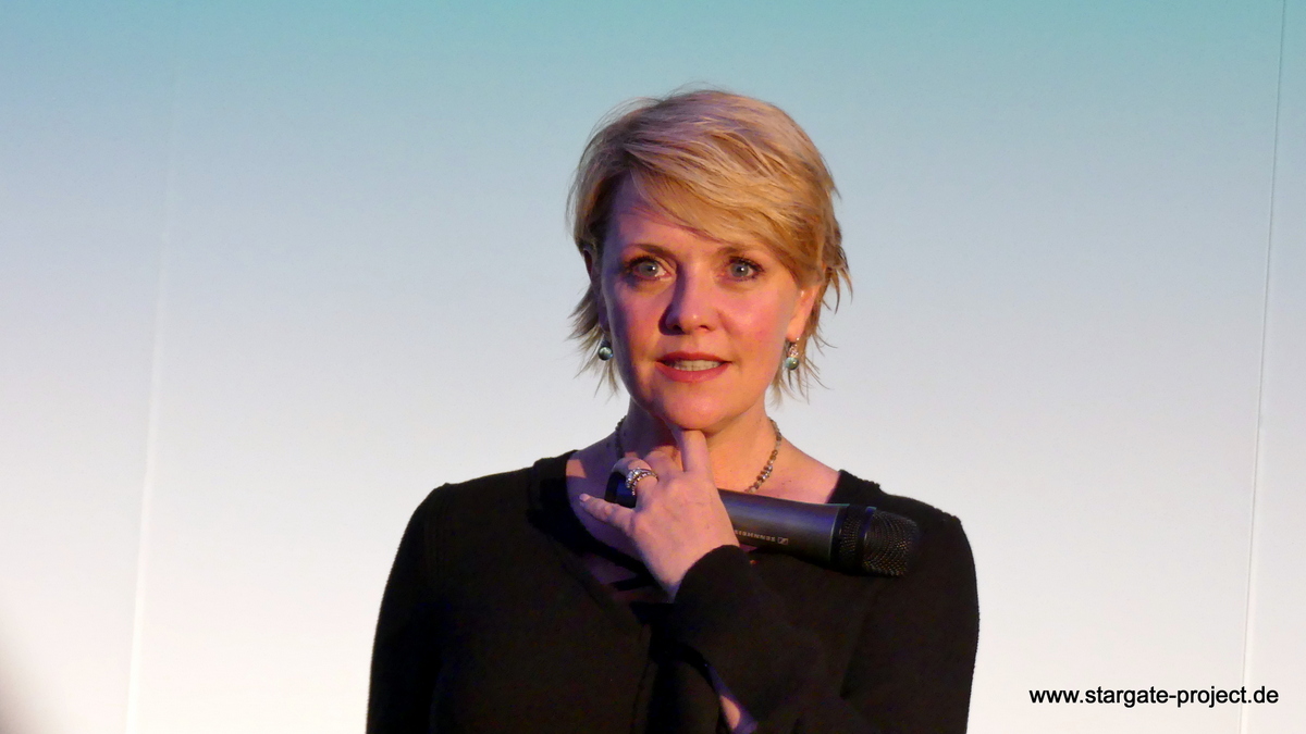 News - AT 10 - Amanda Tapping